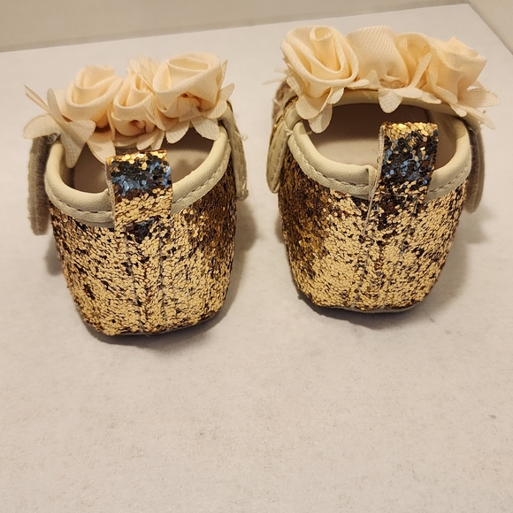 Infant shoes. Lot of 4 pairs for baby girl. - Picture 6 of 11